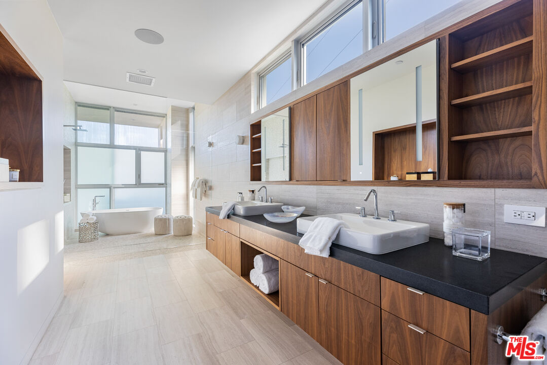 1301 Devlin Drive Los Angeles, CA 90069 - Photo 21 of 47