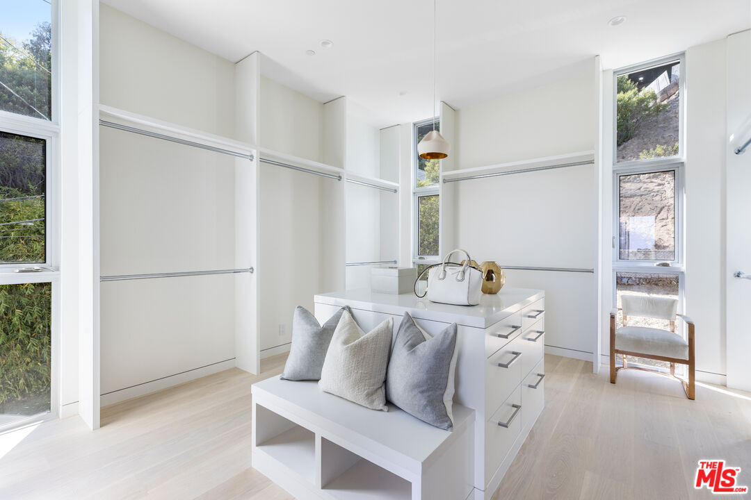 1301 Devlin Drive Los Angeles, CA 90069 - Photo 25 of 47