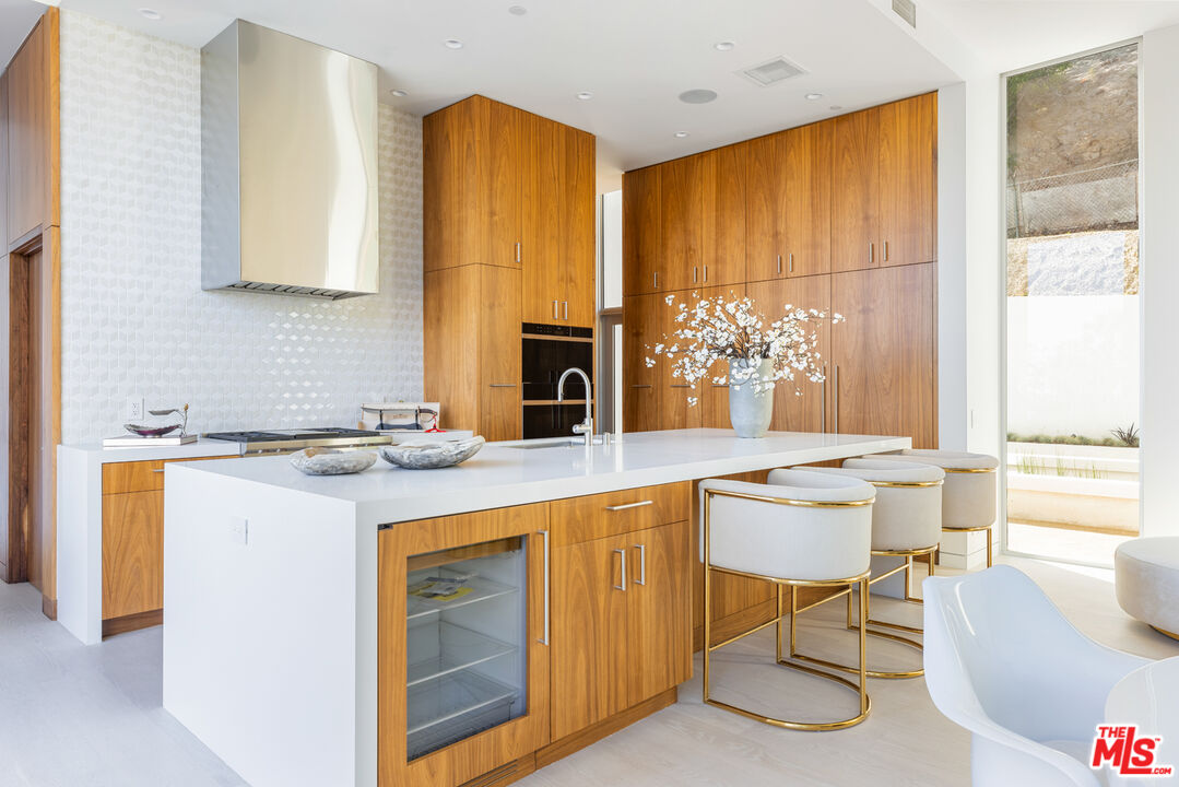 1301 Devlin Drive Los Angeles, CA 90069 - Photo 9 of 47