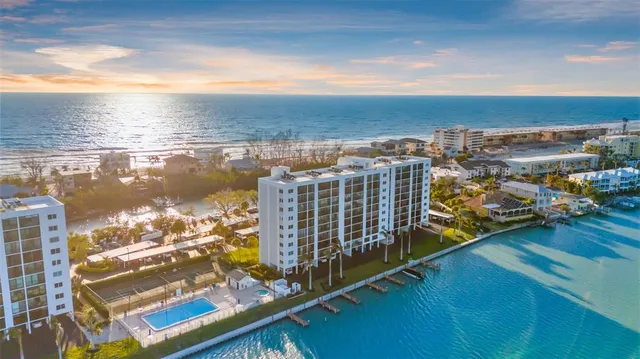 $3,900 | 9397 Midnight Pass Road, Unit P3, Sarasota, FL 34242