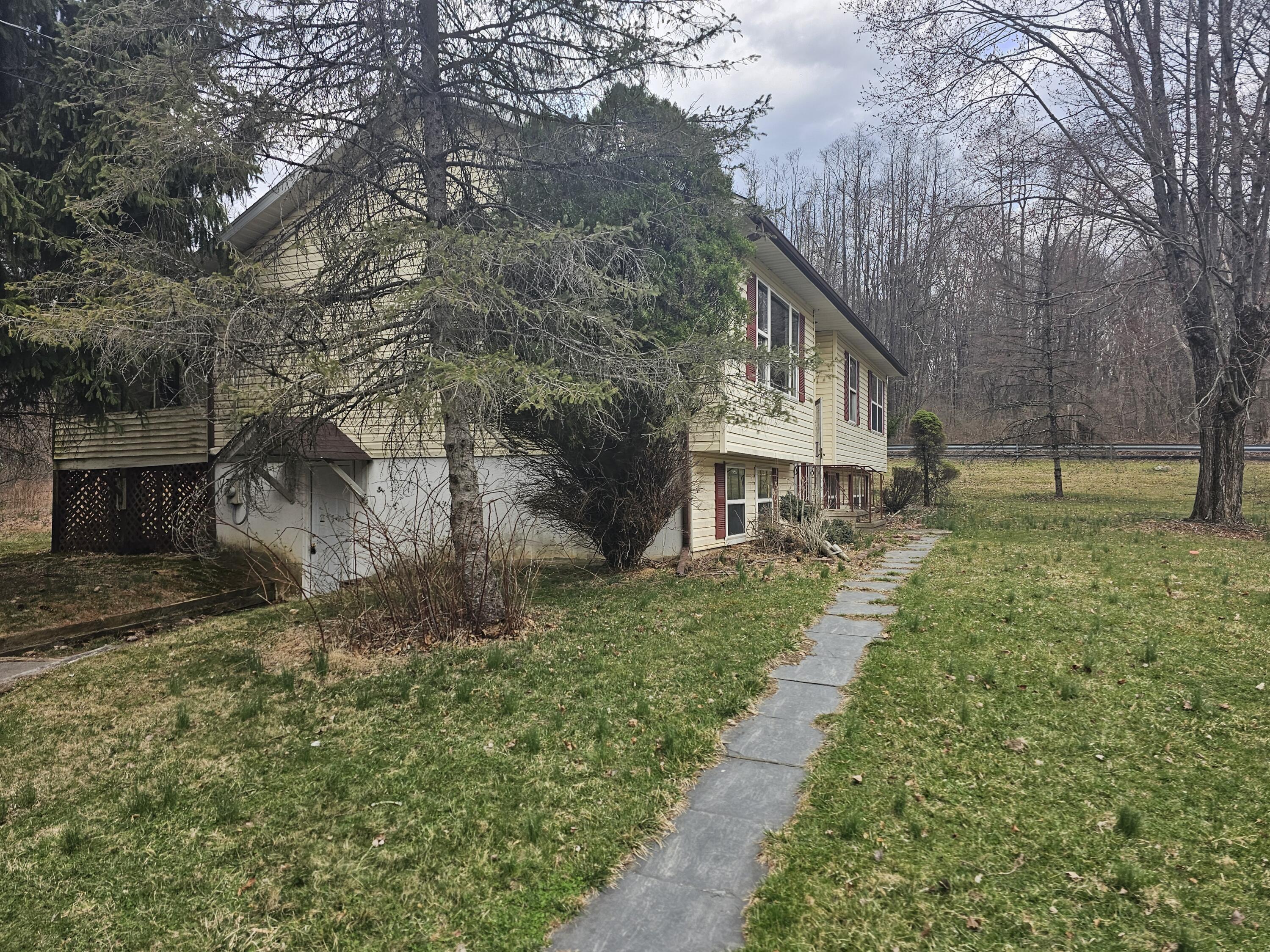 1111 Delabole Jct Road Pen Argyl, PA 18072 - Photo 3 of 11 20250329_173235