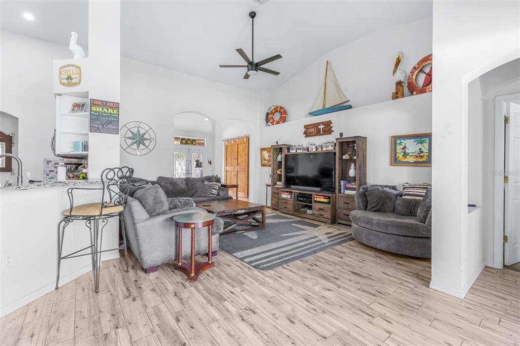 17012 Falconridge Road Lithia, FL 33547 - Photo 21 of 100 Gallery Image 21