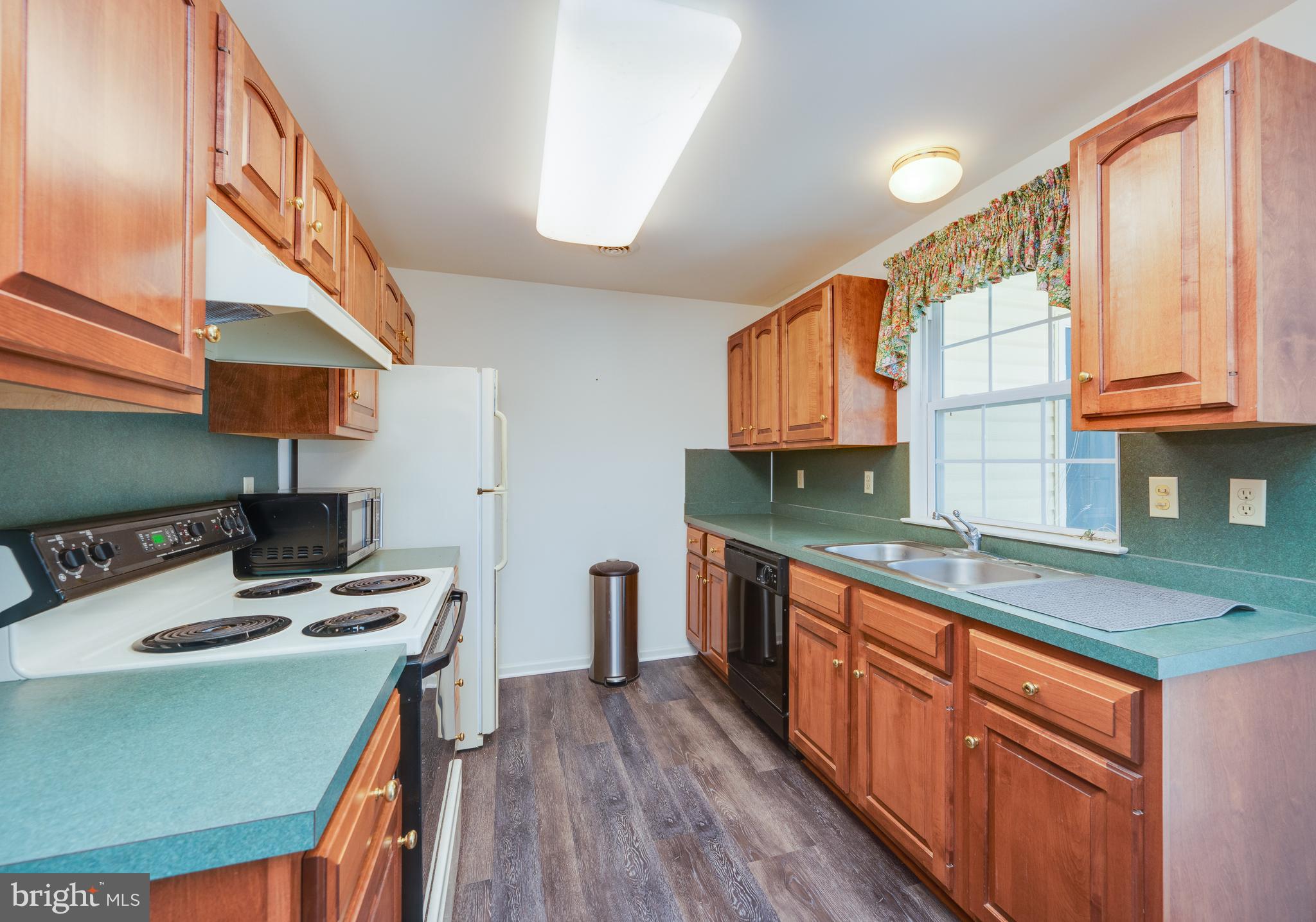16 Creighton Circle Reading, PA 19607 - Photo 13 of 31 Kitchen