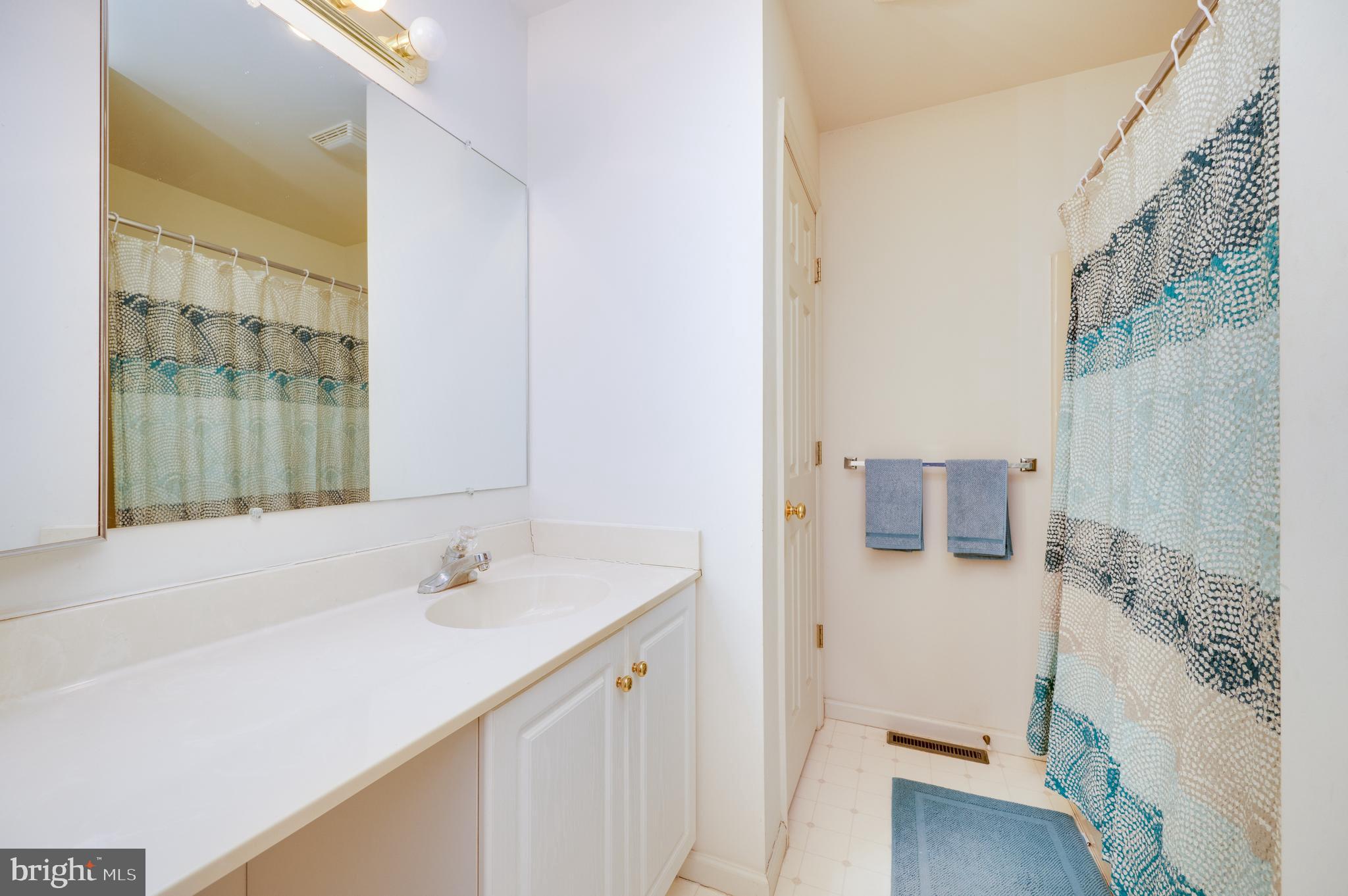 16 Creighton Circle Reading, PA 19607 - Photo 27 of 31 Bathroom upper level