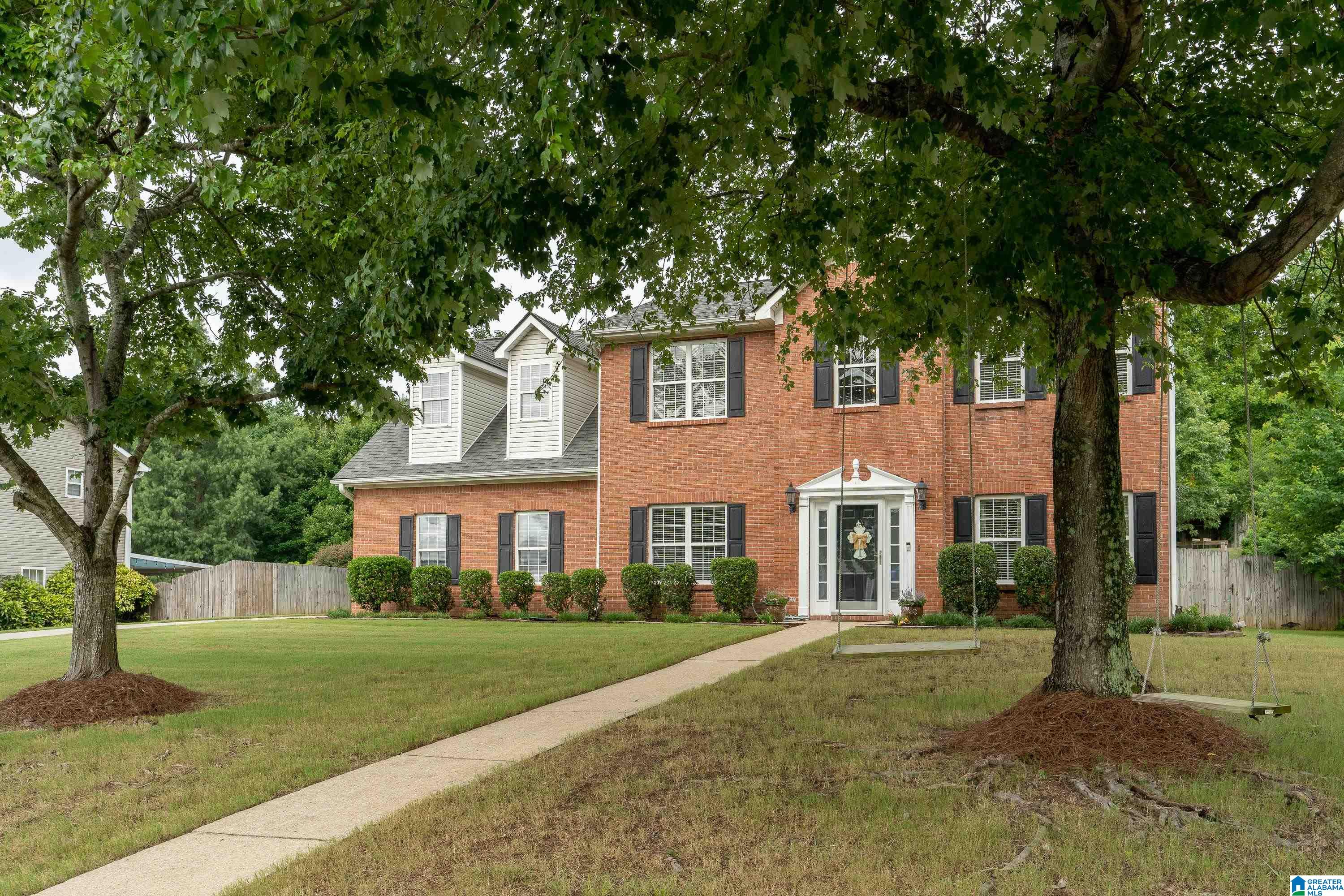 102 Heather Way Pelham, AL 35124 - Photo 2 of 34