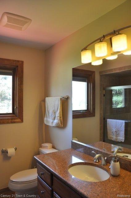 1090 Springwood Lane Rochester, MI 48309 - Photo 19 of 25 Updated secound floor bath