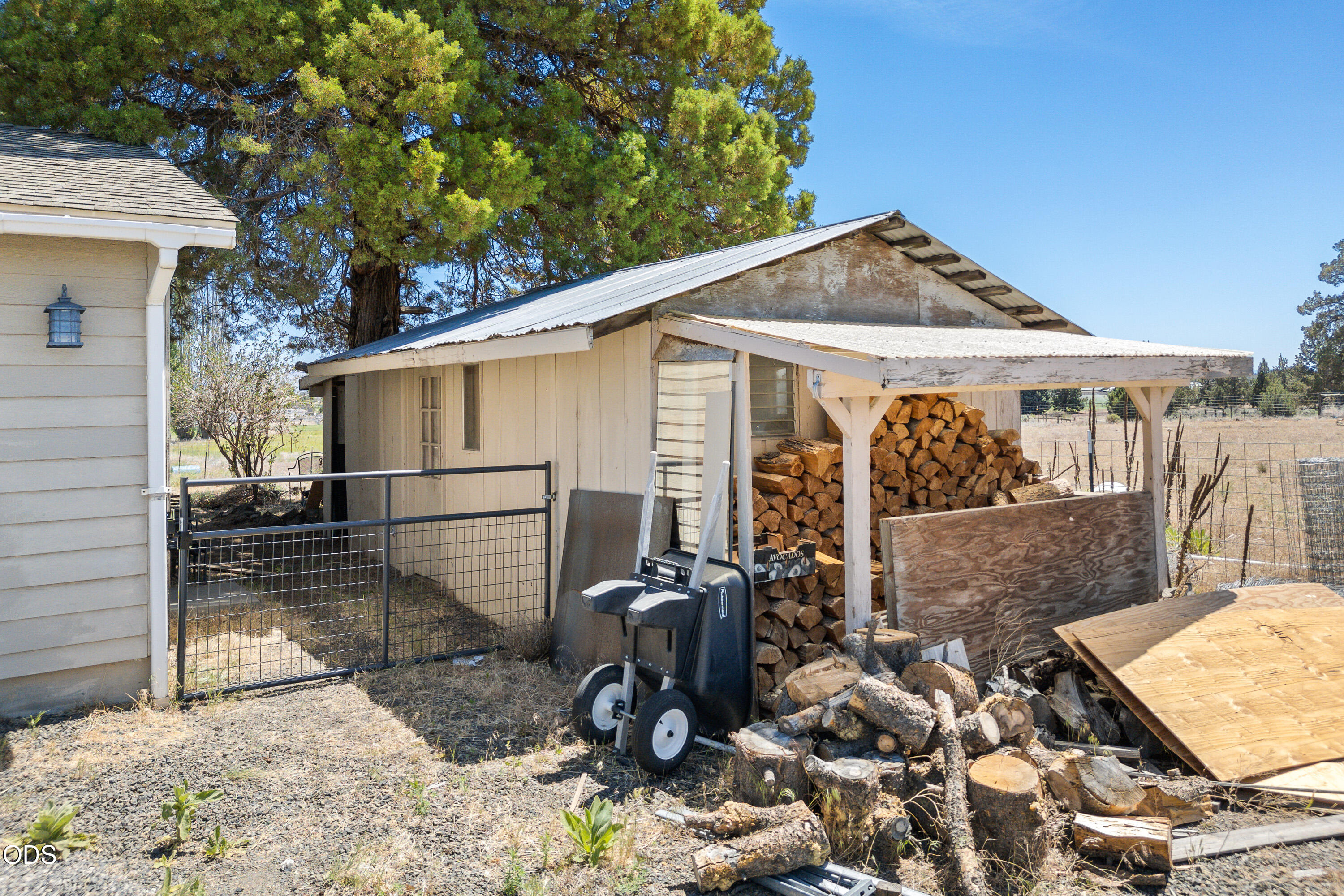 6492 Southwest 51st Street Redmond, OR 97756 - Photo 8 of 44