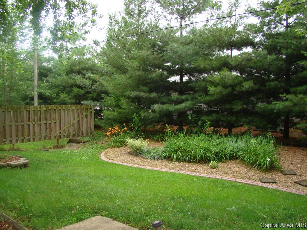 1227 Interlacken Road Springfield, IL 62704 - Photo 2 of 10