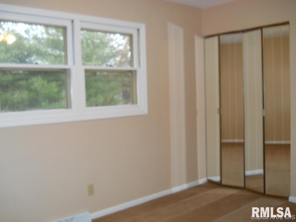 1227 Interlacken Road Springfield, IL 62704 - Photo 8 of 10