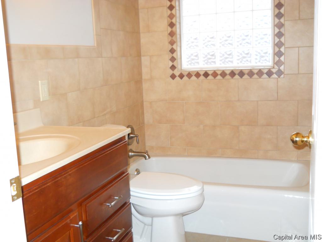 1227 Interlacken Road Springfield, IL 62704 - Photo 9 of 10