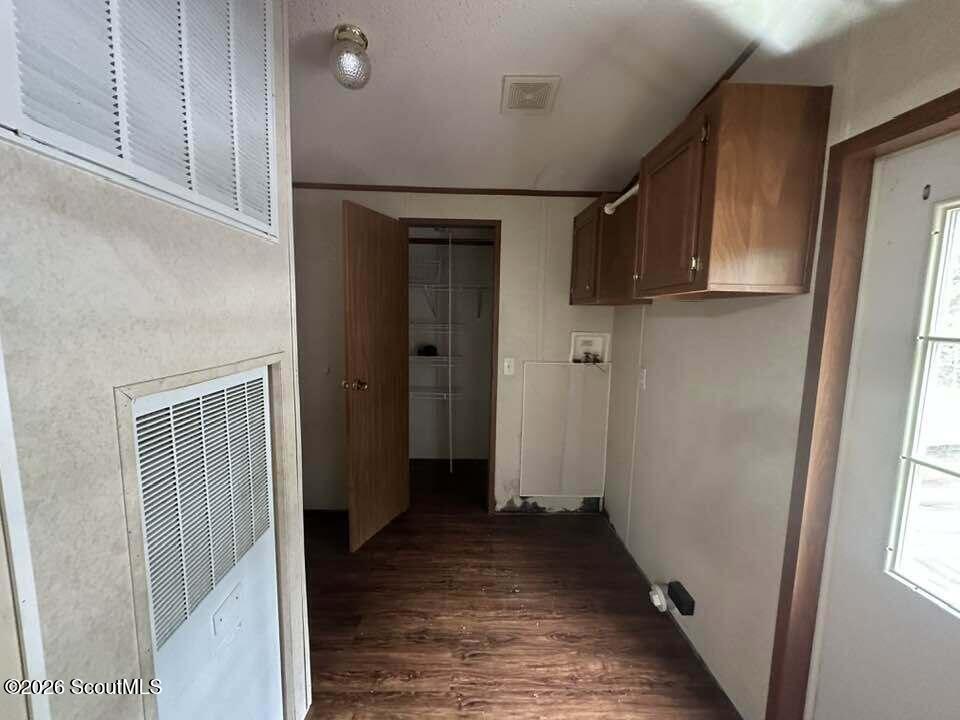 380 Pennick Road Brunswick, GA 31525 - Photo 3 of 23 Side entry- laundry room to the right