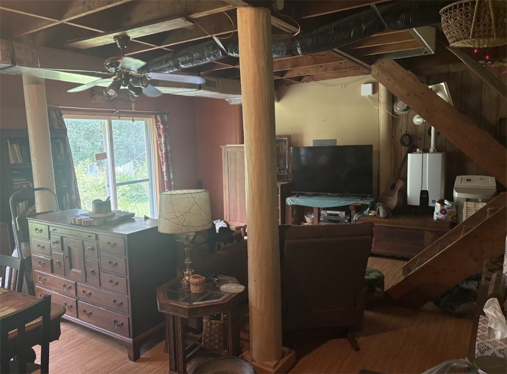 20315 Airtight Road Charleston, IL 61920 - Photo 9 of 16 'living Room