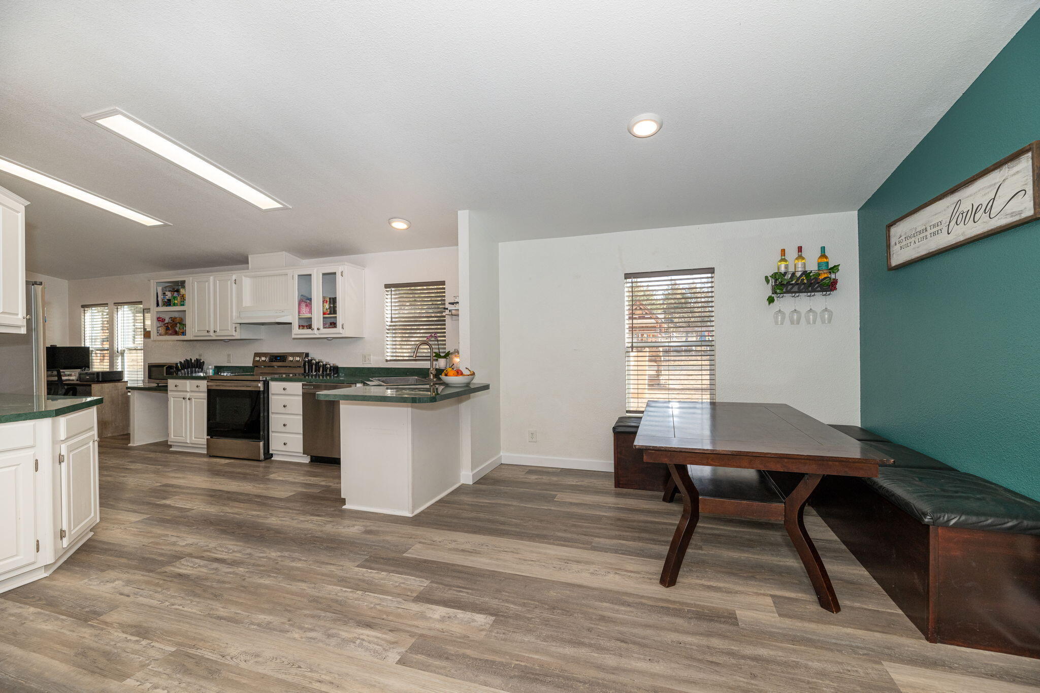 3049 Southeast Custer Road Prineville, OR 97754 - Photo 17 of 38 Dining area and kitchen