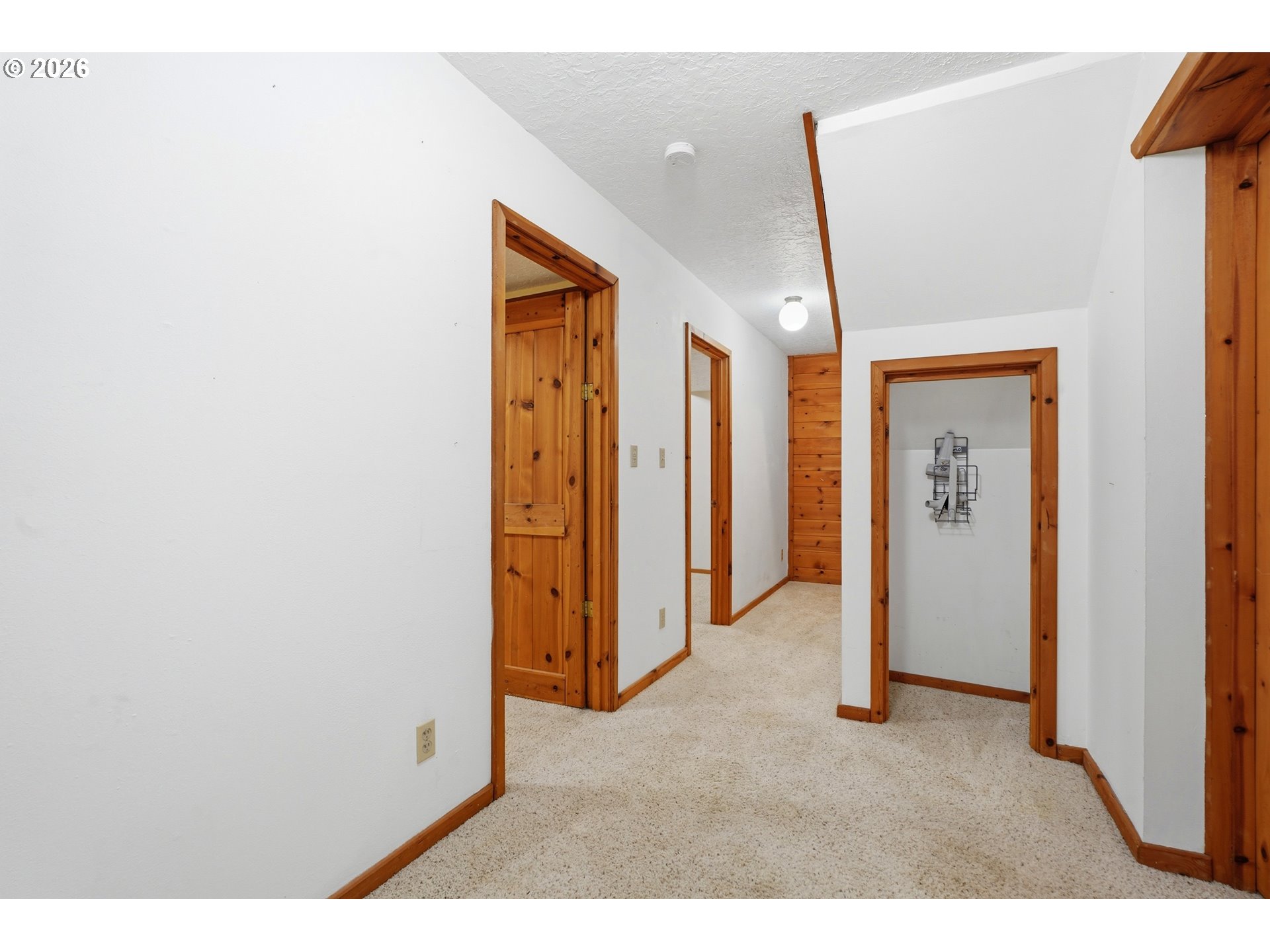 29870 South Dhooghe Road Colton, OR 97017 - Photo 25 of 48 a view of a hallway with closet