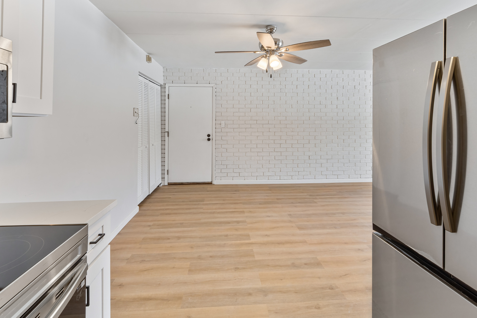 17000 Novak Drive, Unit T105 Hazel Crest, IL 60429 - Photo 6 of 15 a view of a livingroom with an empty space