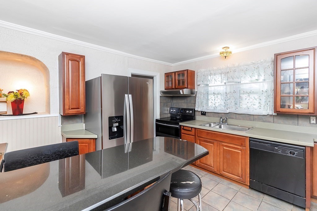 83 Wexford Street Springfield, MA 01118 - Photo 10 of 40