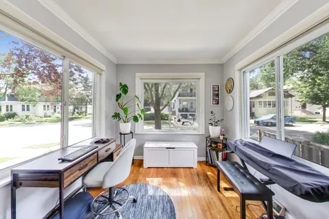 $399,000 | 834 Carpenter Avenue, Oak Park, IL 60304