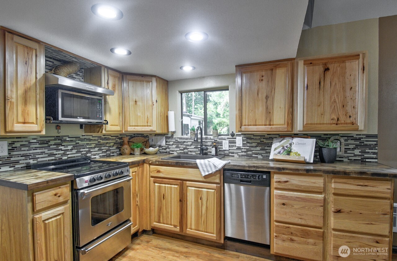 1546 Reservation Road Southeast, Unit 183 Olympia, WA 98513 - Photo 6 of 38 a kitchen with stainless steel appliances granite countertop a sink stove and cabinets
