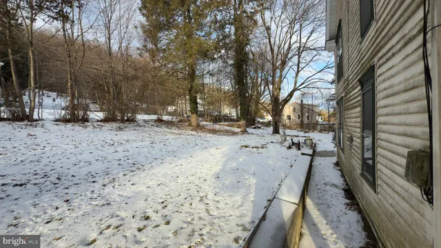 a view of a backyard of the house