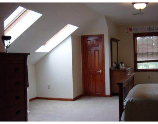 221 8 Lots Road Sutton, MA 01590 - Photo 14 of 15