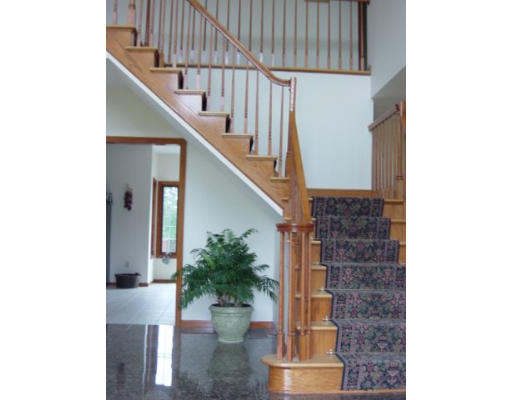 221 8 Lots Road Sutton, MA 01590 - Photo 8 of 15
