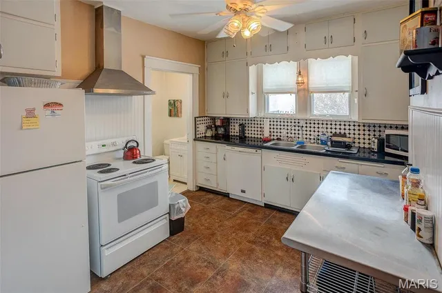 $1,800 | 1620 Clawson Street, Alton, IL 62002