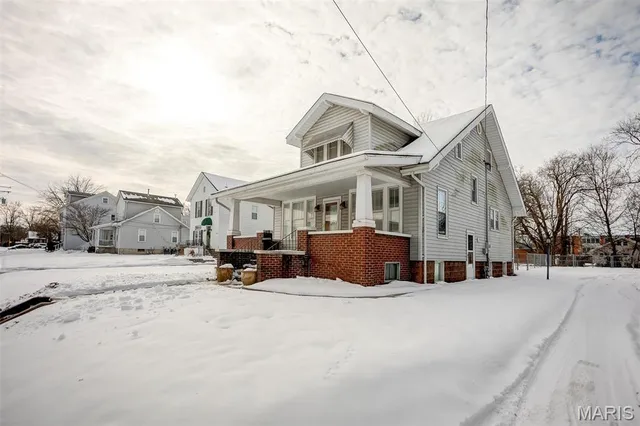 $1,800 | 1620 Clawson Street, Alton, IL 62002