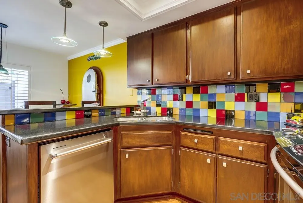 220 Lemon Grove Irvine, CA 92618 - Photo 7 of 20