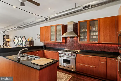 $799,900 | 225 Race Street, Unit 400, Philadelphia, PA 19106