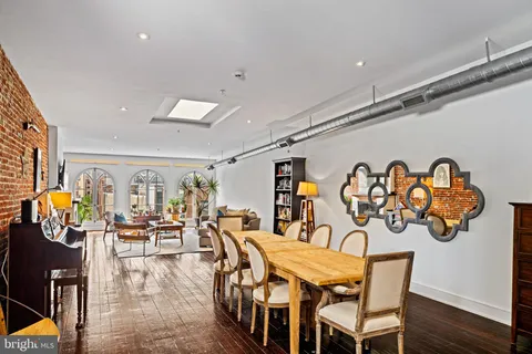 $799,900 | 225 Race Street, Unit 400, Philadelphia, PA 19106