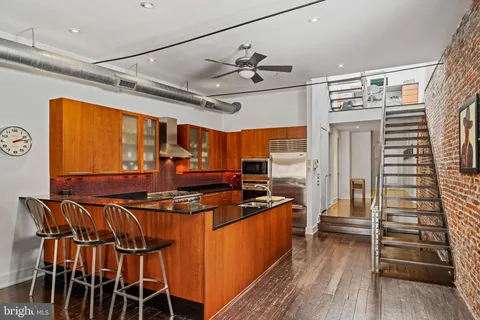 $799,900 | 225 Race Street, Unit 400, Philadelphia, PA 19106