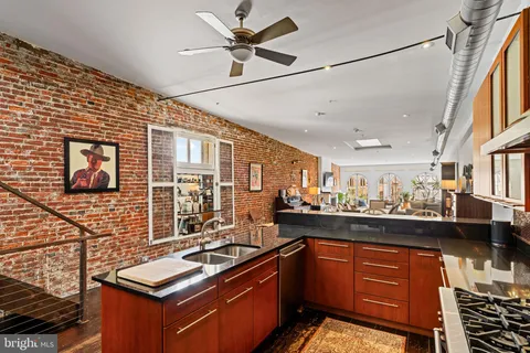 $799,900 | 225 Race Street, Unit 400, Philadelphia, PA 19106