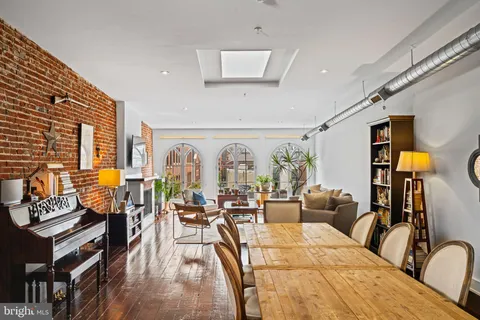 $799,900 | 225 Race Street, Unit 400, Philadelphia, PA 19106