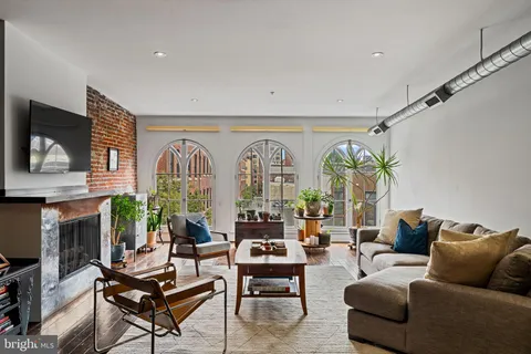 $799,900 | 225 Race Street, Unit 400, Philadelphia, PA 19106