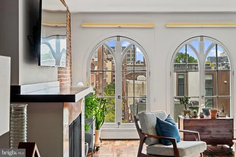 $799,900 | 225 Race Street, Unit 400, Philadelphia, PA 19106