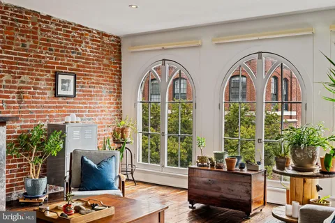 $799,900 | 225 Race Street, Unit 400, Philadelphia, PA 19106