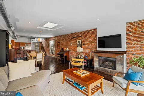 $799,900 | 225 Race Street, Unit 400, Philadelphia, PA 19106