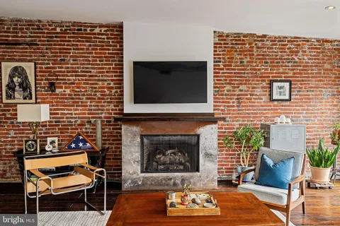 $799,900 | 225 Race Street, Unit 400, Philadelphia, PA 19106