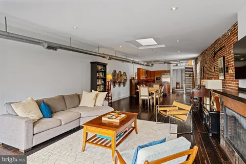 $799,900 | 225 Race Street, Unit 400, Philadelphia, PA 19106