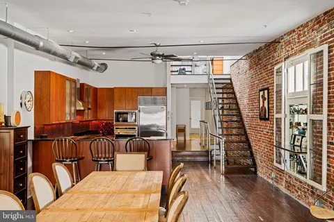 $799,900 | 225 Race Street, Unit 400, Philadelphia, PA 19106