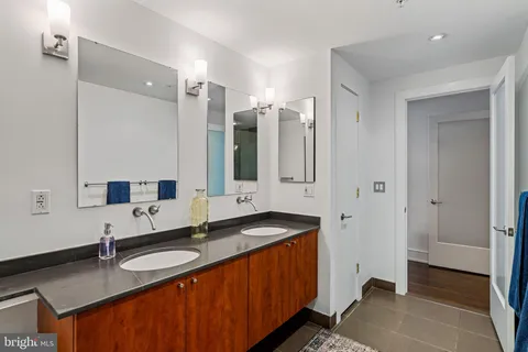 $799,900 | 225 Race Street, Unit 400, Philadelphia, PA 19106