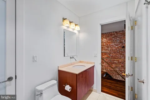 $799,900 | 225 Race Street, Unit 400, Philadelphia, PA 19106