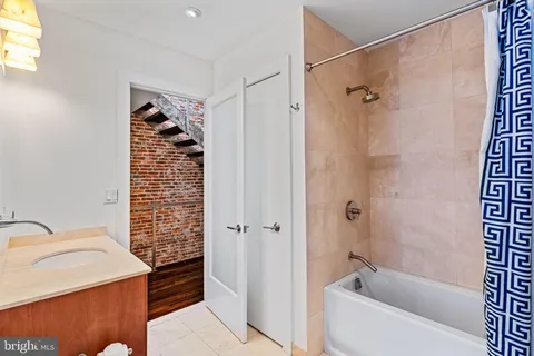 $799,900 | 225 Race Street, Unit 400, Philadelphia, PA 19106
