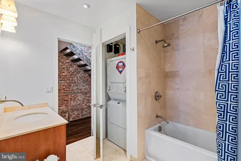 $799,900 | 225 Race Street, Unit 400, Philadelphia, PA 19106