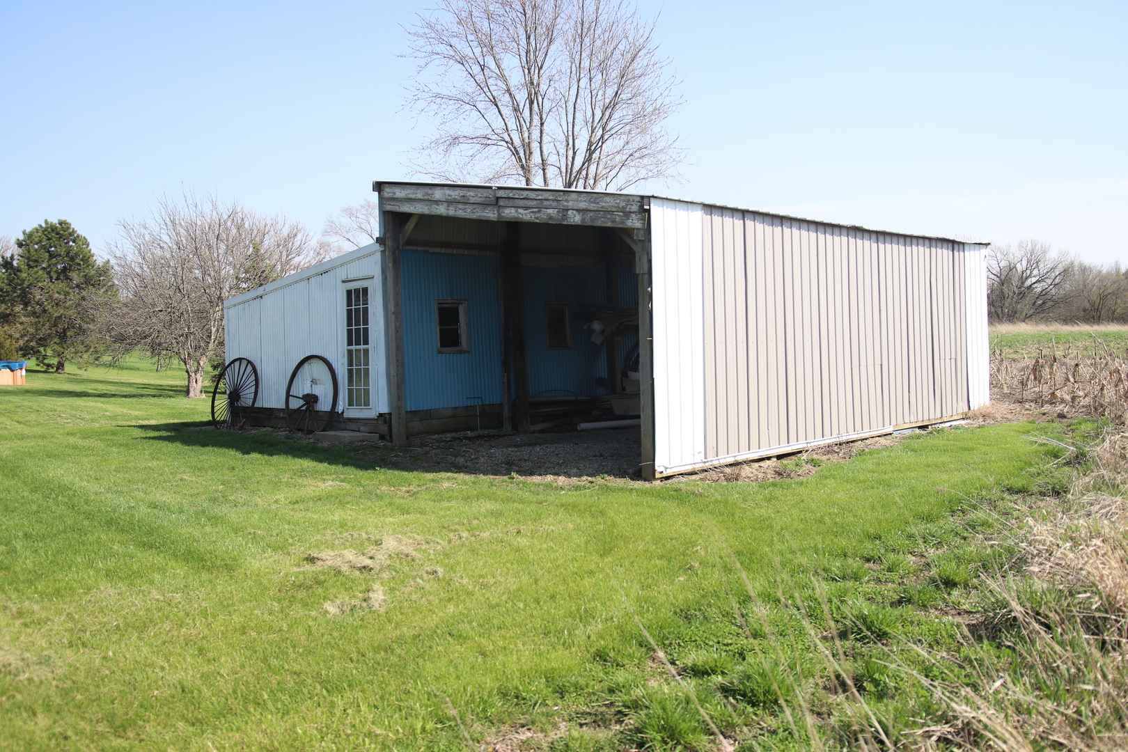 8792 Texas Church Road Clinton, IL 61727 - Photo 10 of 29 a front view of a house with garden
