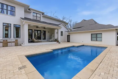 a view of a house with a tub