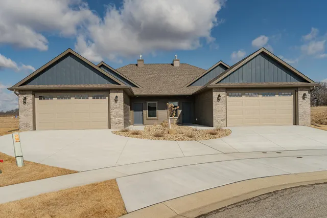 $445,000 | 877 Picadilly Lane Northwest, Rochester, MN 55901