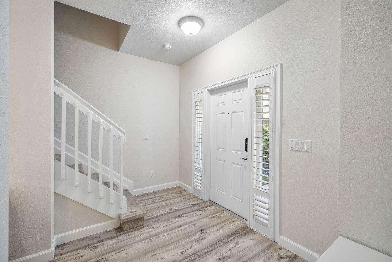 48 Northwest Hawthorne Place Boca Raton, FL 33432 - Photo 7 of 35 Entry Foyer
