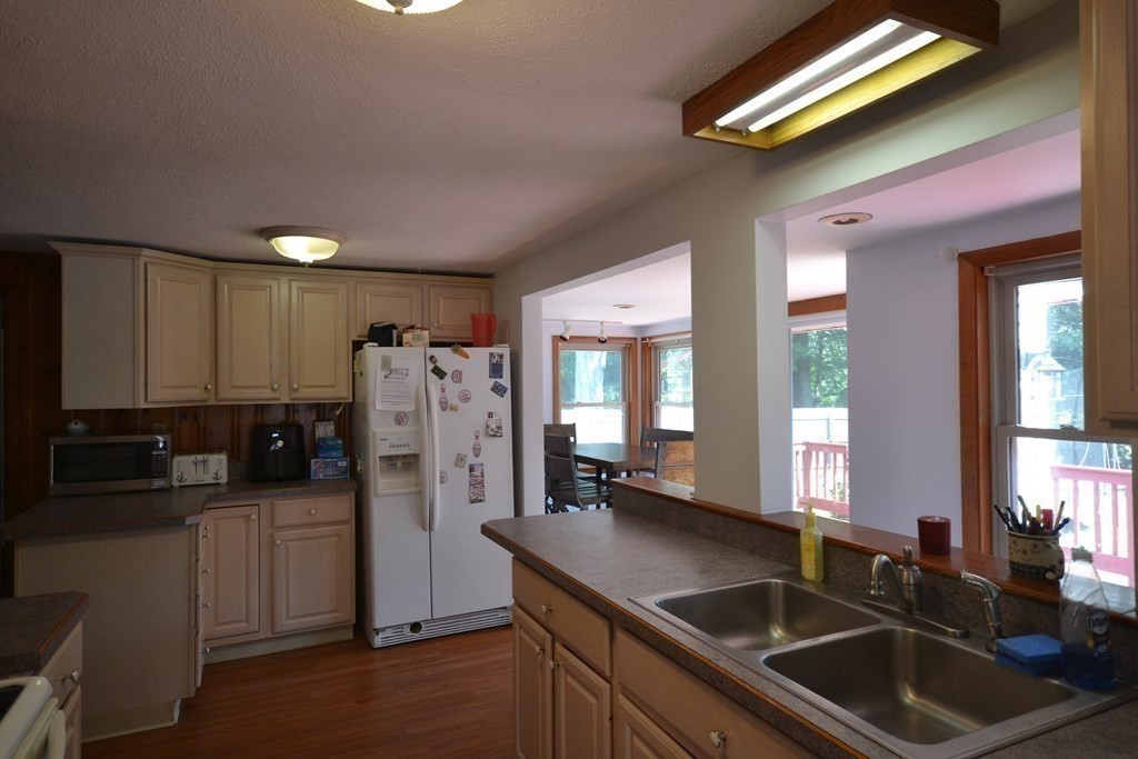 77 Kerry Drive Springfield, MA 01118 - Photo 11 of 33 Gallery Image 11