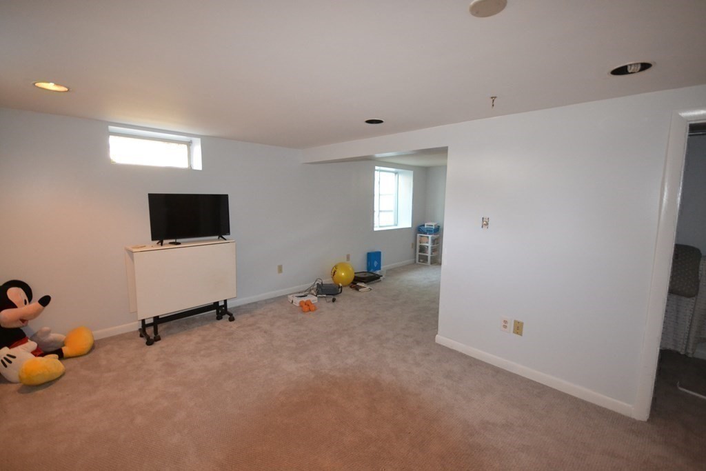 77 Kerry Drive Springfield, MA 01118 - Photo 22 of 33 Gallery Image 22